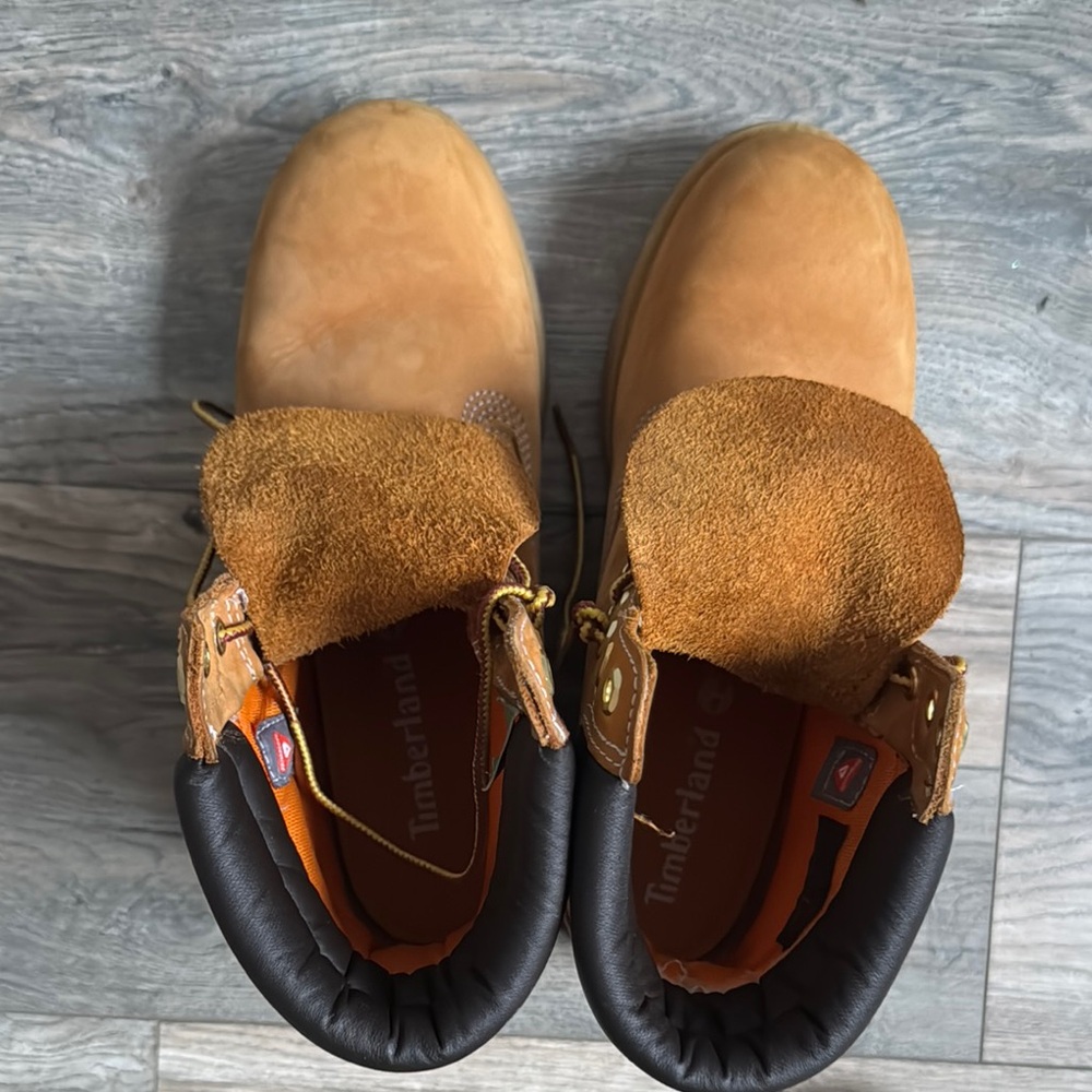 Timberland Tan and Black Boots Comfortable Durable Design